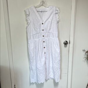 Time and Tru White Button-Up Blouse